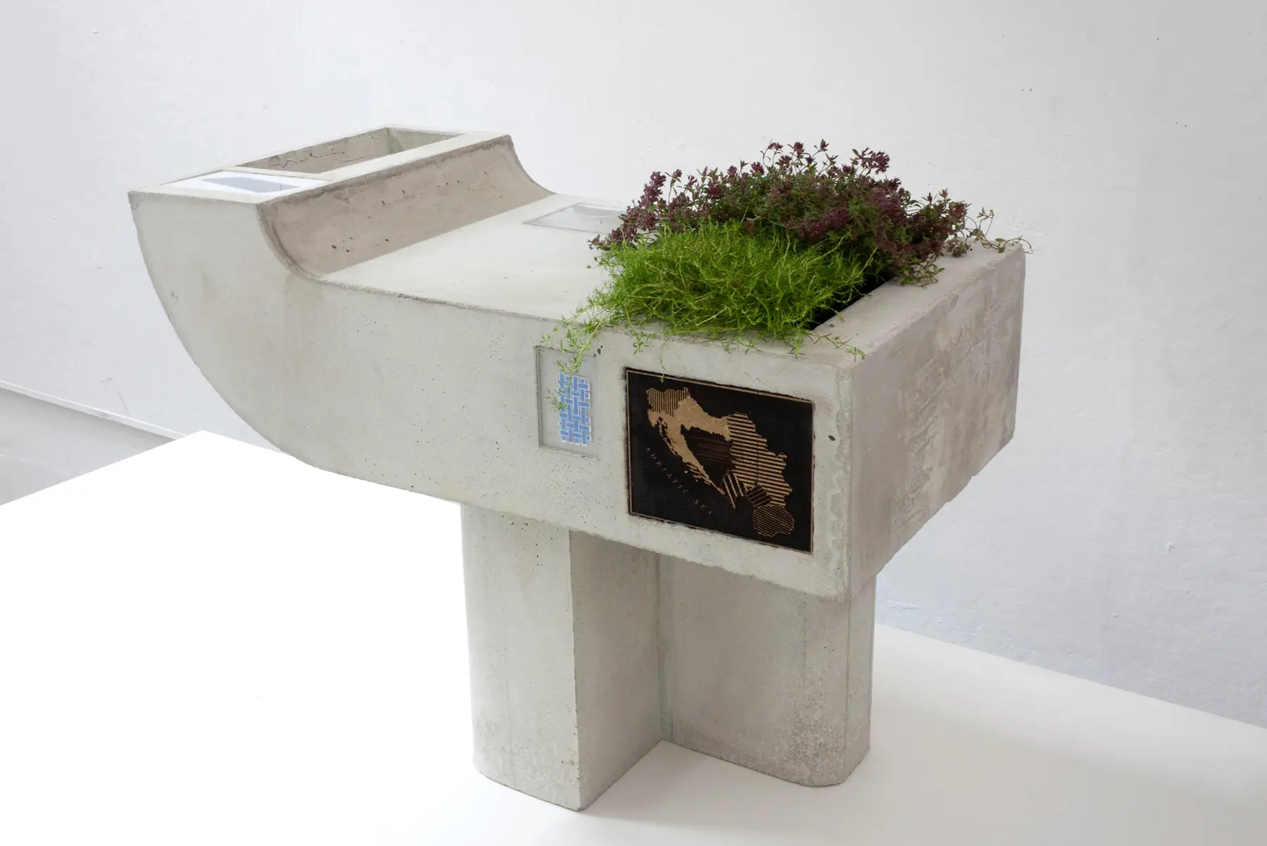 Burin 02 Planter