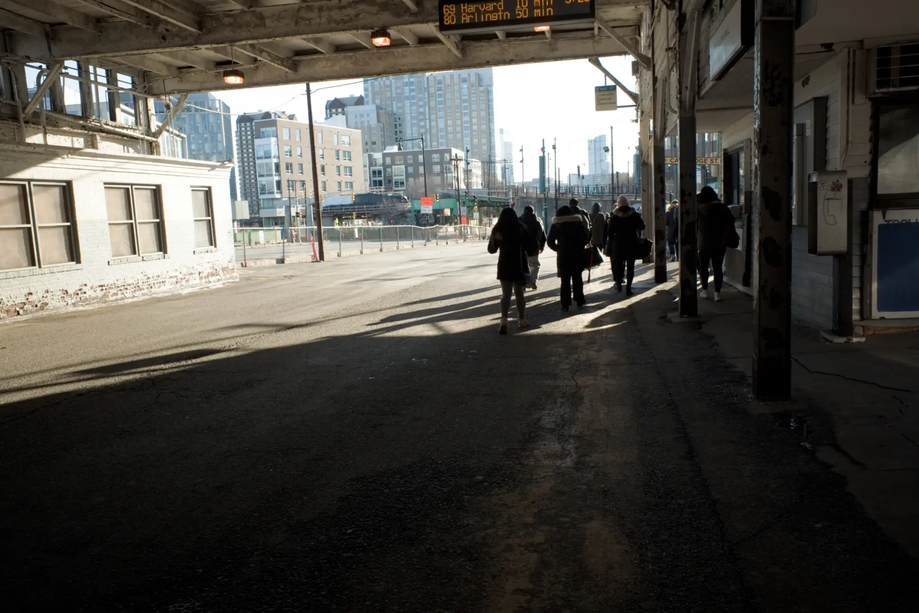 Passengers under El