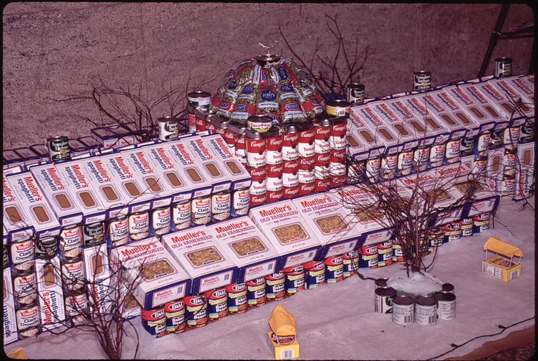 Canueil Hall 2001