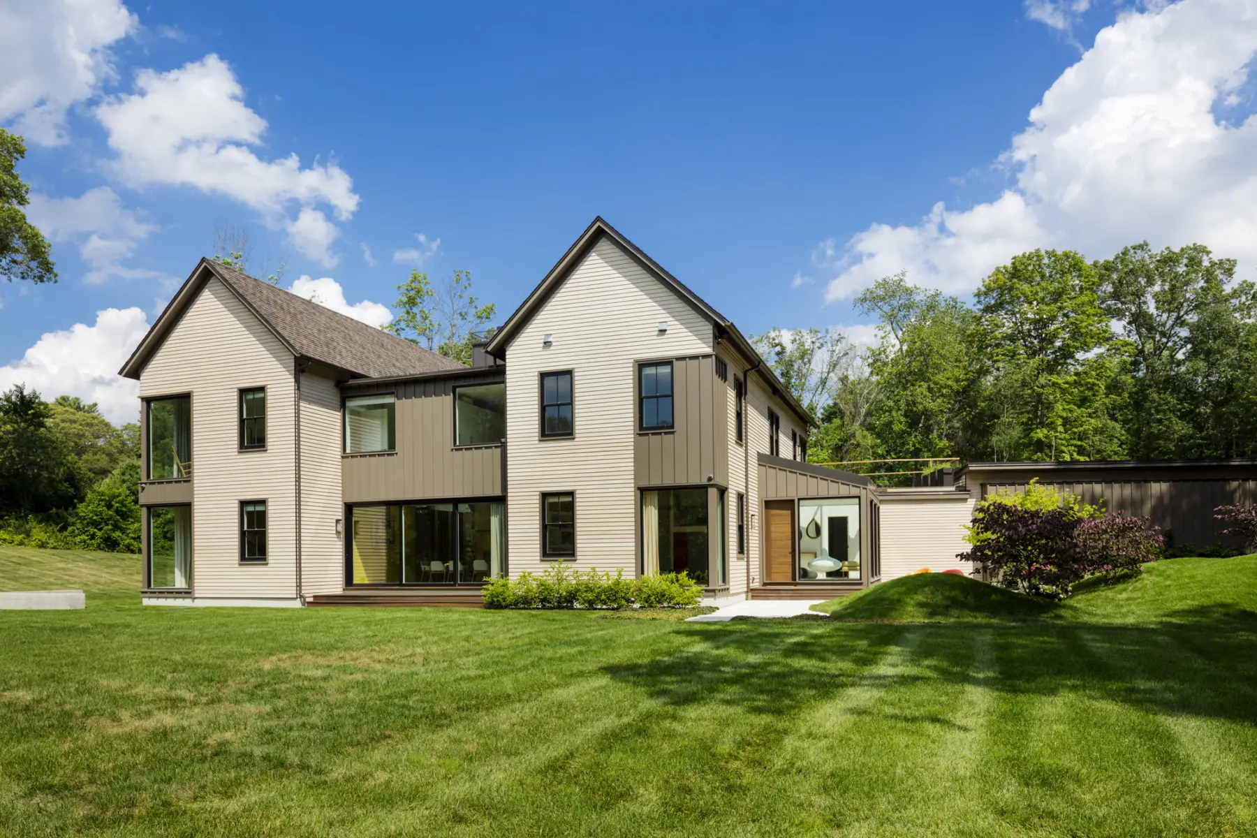 Blue Hills Exterior Rear Right Brianna Boidi