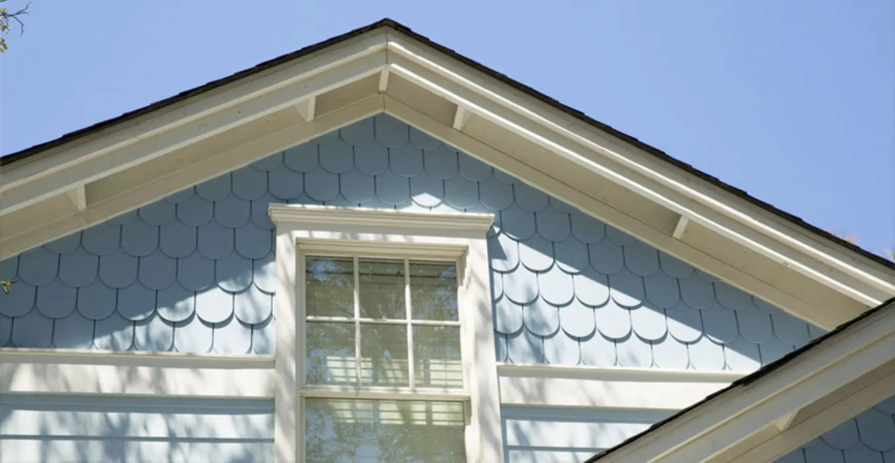 Hardieshingle siding in half round notched panel