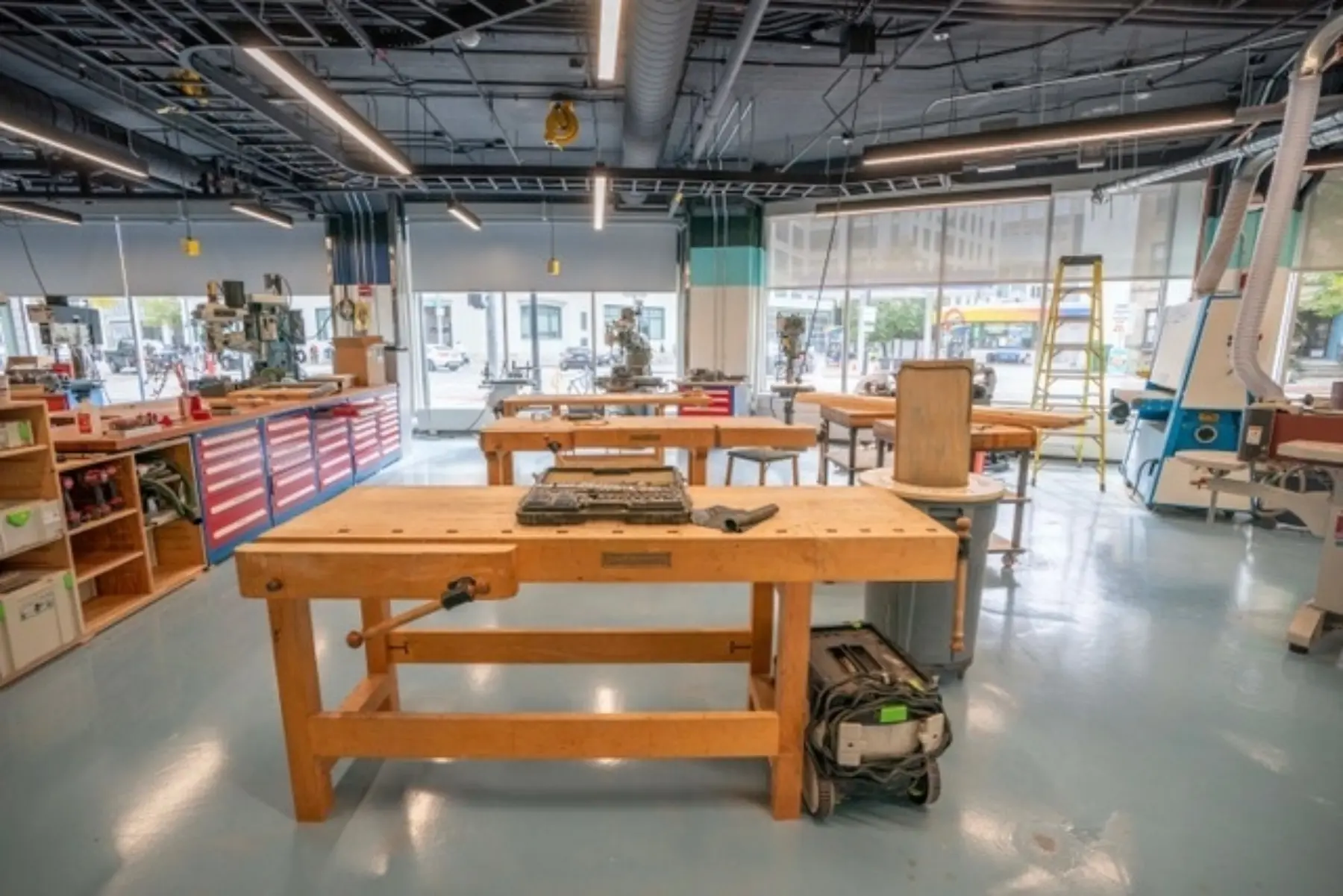 Hobby Shop Work Benches7668 W