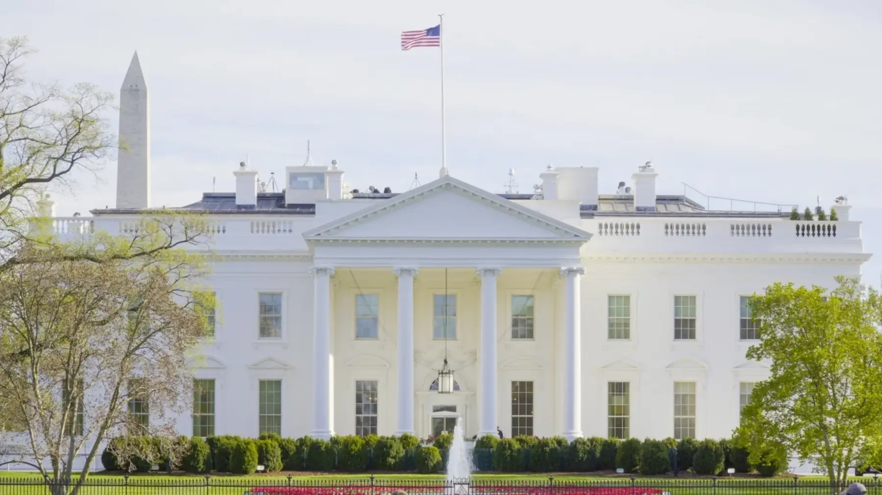 Depositphotos 153525664 xl white house